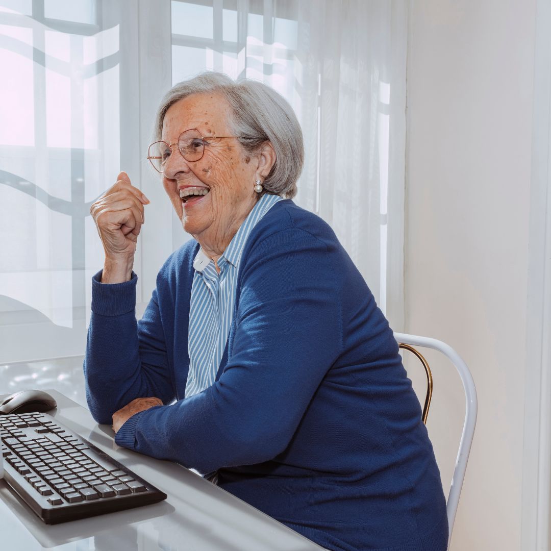 Woman smiling in front of a computer